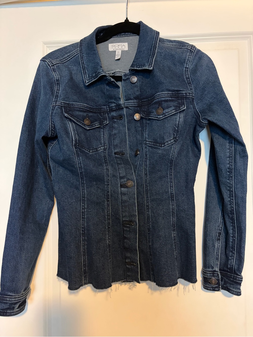 Sofía Vergara fitted denim jean jacket